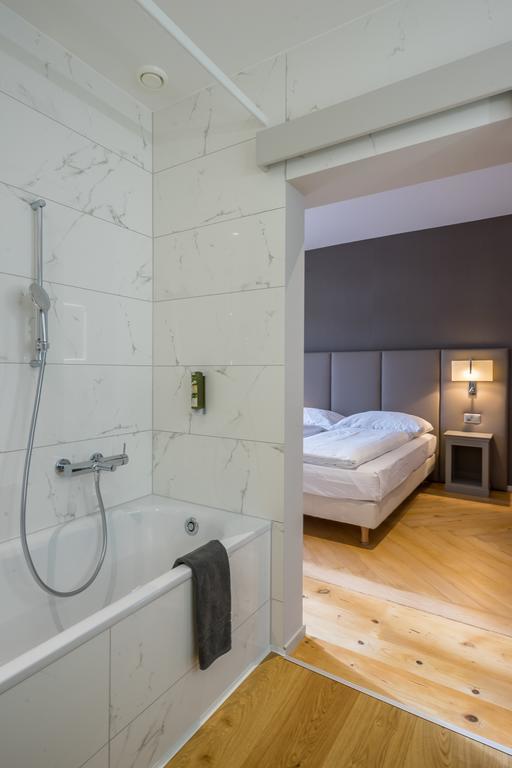 Hotel Du Theatre, Boutique