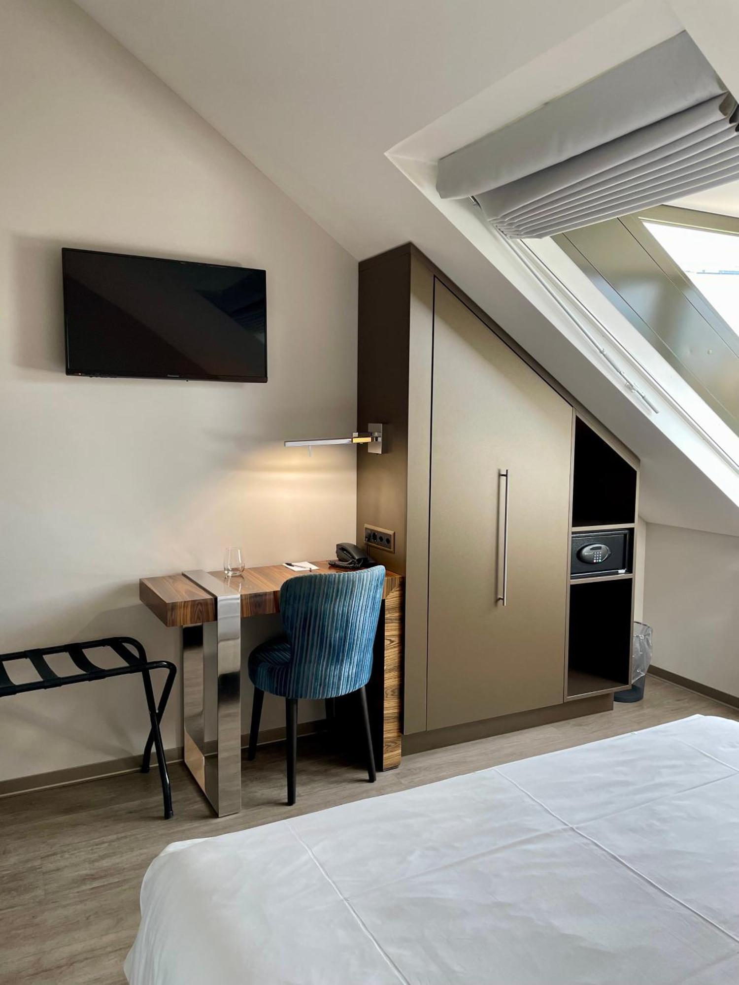 Hotel Du Theatre, Boutique